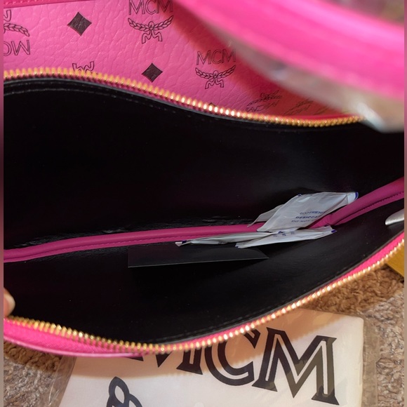 MCM Aren Shopper Medium Tote with Detachable Clutch NWT Pink and Black authentic - Picture 7 of 11